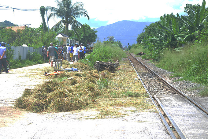  Tàu hỏa tông xe chở lúa, 1 người tử vong: Vào lúc 9h30 phút ngày 15/10/2020, tại km1328+600 thuộc địa bàn xã Suối Hiệp, huyện Diên Khánh, Khánh Hòa (cách Ga Cây Cầy khoảng 100m) xảy ra vụ tai nạn giao thông giữa đoàn tàu SE7 lưu thông theo hướng bắc - nam và xe công nông chở lúa băng qua đường sắt khiến ông Đ.Q. tử vong. 