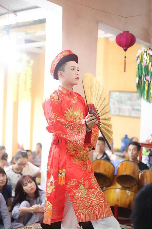 Việt mong muốn được nghiên cứu bài bản và sâu hơn về tín ngưỡng hầu đồng.