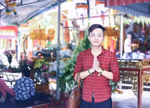 Hình ảnh đời thường của "mỹ nam hầu đồng".