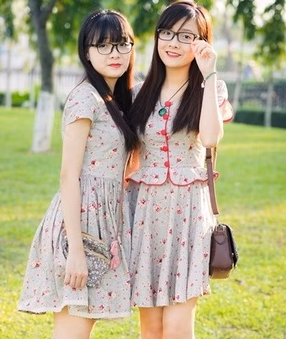 Thủy Thu hiện là sinh viên Đại học Y Hà Nội. Còn Thu Thủy là sinh viên Đại học Ngoại thương Hà Nội.