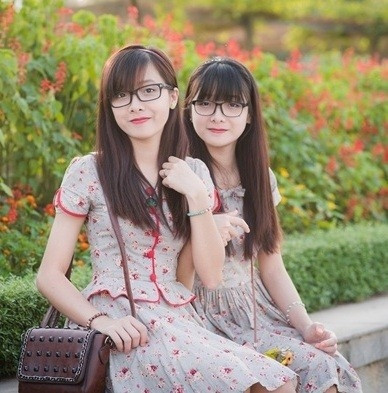 Thủy Thu từng đạt giải khuyến khích HSG tỉnh môn Sinh học năm lớp 9 và 12. Cô thi đỗ Đại học Y Hà Nội với 27 điểm. Trong khi đó, Thu Thủy từng giành HSG môn tiếng Anh cấp thành phố vào lớp 9, giải nhì HSG tỉnh môn tiếng Anh năm lớp 12. Cô cũng đỗ Đại học Ngoại thương với 26 điểm.