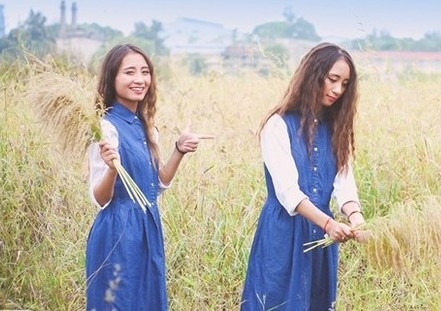 Thảo Vân là cô gái có cá tính mạnh mẽ, có chút ngông. Trong khi đó, Thảo Vy lại dịu dàng, nữ tính.