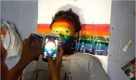 Theo kịp trào lưu avatar cầu vồng.