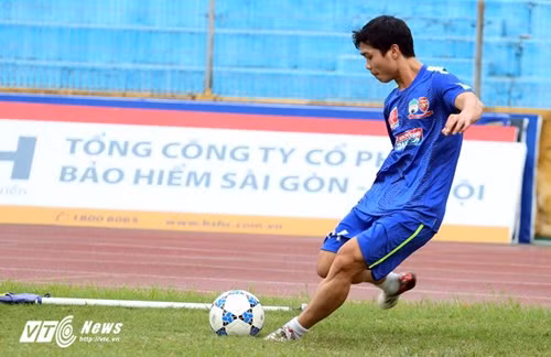 Công Phượng thực hiện một số quả phạt góc mang tính chiến thuật. Ảnh: Phạm Thành.