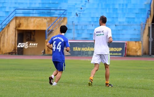 Ngay sau SEA Games, Công Phượng đã phải thi đấu ở trận thuộc vòng 1/8 cúp Quốc gia với CAND. Đó là trận đấu phải kéo dài tới loạt sút luân lưu. Ảnh: Phạm Thành.