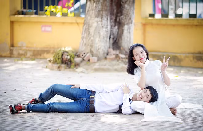 Đằng sau những pha nghịch ngợm là giây phút lãng mạn của tuổi học trò.