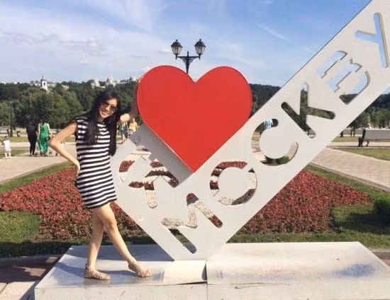 Liên từng là một trong những học sinh xuất sắc nhất của quận Frunzenskii, Phó bí thư trường tình nguyện quận Frunzenskii - thành phố Kharkiv - Ukraine, Giải đặc biệt khu vực cuộc thi Pushkin; Giải nhì môn Lịch sử quận Frunzenskii.