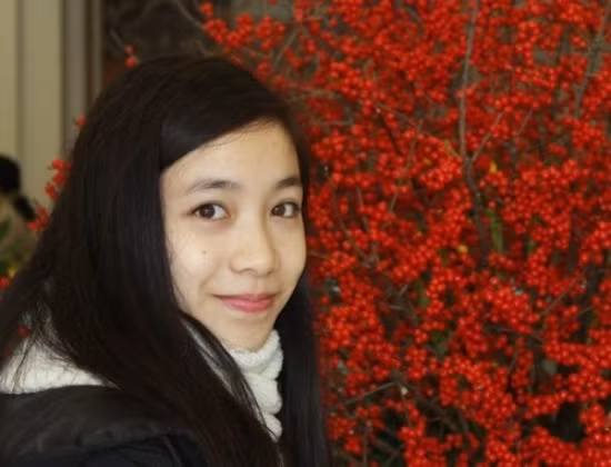 Liên chia sẻ: "Lúc mới về Việt Nam tuy đã biết đọc, viết nhưng vẫn rất khó khăn để có thể theo kịp các bạn. Thời gian đầu mình đã phải mượn vở của bạn để chép theo và sau dần rồi quen, mình cũng đã theo kịp các bạn".