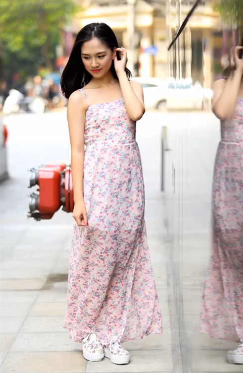 Khi còn là học sinh trung học, Hà Anh cũng từng đạt danh hiệu Duyên dáng tuổi teen do báo Tiền phong tổ chức và đoạt giải ba môn Ngữ Văn năm học lớp 9.