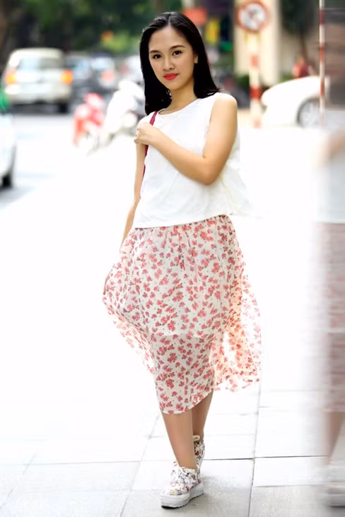 Hà Anh không chỉ biết đến là nữ sinh xinh đẹp mà cô còn được biết đến với những thành tích học tập đáng nể. Cô hiện đang là học sinh lớp 12 Văn, trường PTTH Hà Nội Amsterdam. Trong suốt thời gian đi học, Hà Anh luôn đạt danh hiệu học sinh giỏi.