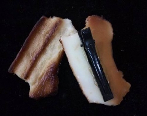 Hiện tại kẹp tóc hình thực phẩm như: Thịt kho tàu, trứng ốp lết đã lên ngôi.