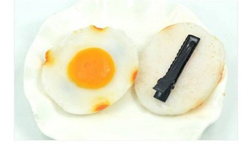 Kẹp tóc hình lòng đào cũng đang được giới trẻ TQ săn đón.