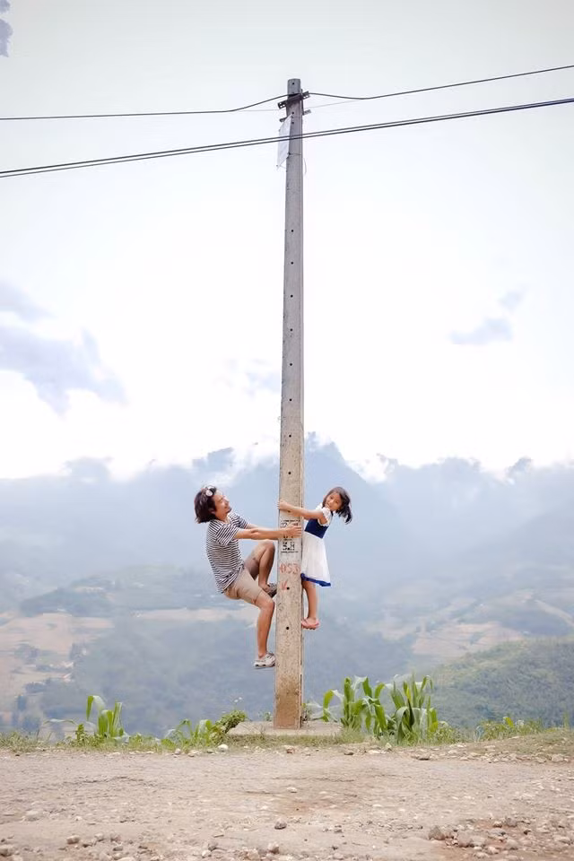 Anh Hải và bé Xíu không ngại lăn xả để tạo ra những tấm ảnh độc đáo.