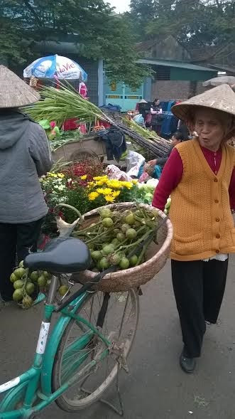 Cau tại chợ Tây Đằng được bán với giá 10.000 đồng/quả.