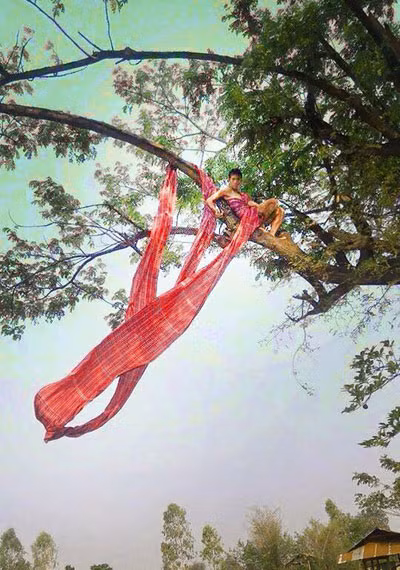 Chàng trai này chính là Madaew, một nam sinh trung học mới 15 tuổi đến từ vùng nông thôn của tỉnh Khon Kaen, Đông Bắc Thái Lan.