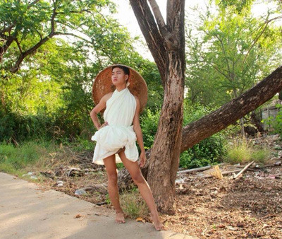 Xem những hình ảnh của anh chàng này.