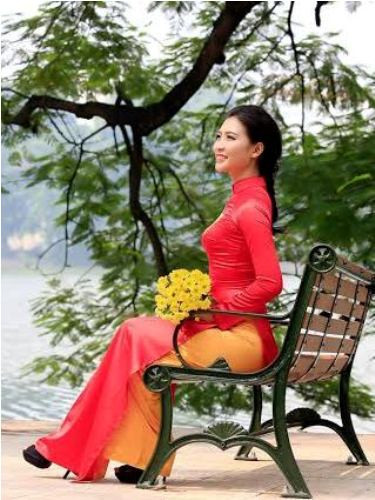 Cô còn tham gia thi đấu cùng Câu lạc bộ Rumbo cheerleading và đạt vô địch miền Bắc, giải Ba toàn quốc hội thi sinh viên Văn-Thể-Mỹ năm 2013, đạt huy chương vàng miền Bắc và giải bình chọn toàn quốc cuộc thi Cheerleading Chung sức tài sắc Việt năm 2014.