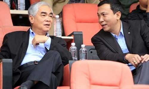 Chủ tịch VFF Lê Hùng Dũng (trái) và ông Trần Quốc Tuấn.
