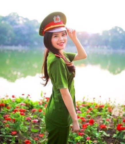 Sinh ra trong gia đình có bố làm công an nên từ nhỏ nữ CSGT tương lai đã nuôi dưỡng ước mơ trở thành chiến sĩ công an.