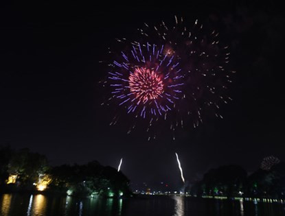 6 noi dac dia xem phao hoa Tet At Mui o HN-Hinh-3