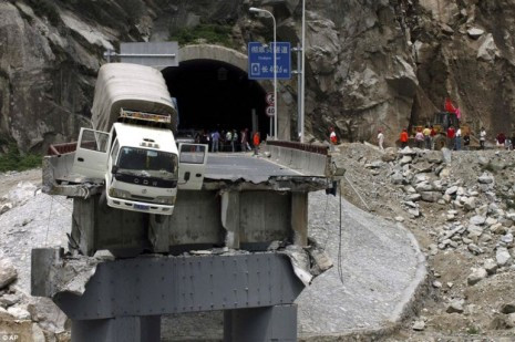 Chiếc bẫy trên đường.