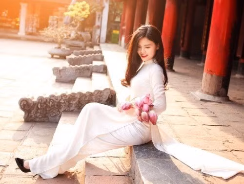 Cô chia sẻ: "Từ nhỏ, mình đã yêu màu xanh áo lính. Biết tin đỗ vào trường, mình cảm thấy tự hào và vui sướng khi được khoác lên mình bộ cảnh phục".