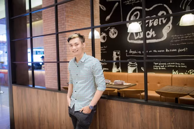 Chàng trai sinh năm 1992 cảm thấy hài lòng về vóc dáng hiện tại của bản thân, 9X chia sẻ: “Việc có được ngoại hình vừa mắt khiến mình gặp nhiều thuận lợi trong cuộc sống. Từ một chàng rụt rè, tự ti, mình tự tin và hòa đồng hơn trong giao tiếp, vì vậy bạn bè cũng quý mến mình hơn” .