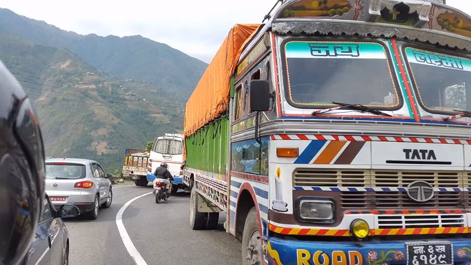 Con co dien vien Hong Son mac ket dong dat o Nepal-Hinh-4