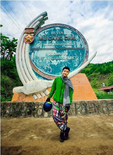 Thầy giáo điển trai như sao Hàn - Lâm Tùng, sinh năm 1990, đến từ Ninh Bình. Hiện tại, Tùng là giảng viên Đại học Kinh tế Quốc dân Hà Nội.