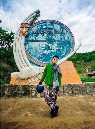 Thầy giáo điển trai như sao Hàn - Lâm Tùng, sinh năm 1990, đến từ Ninh Bình. Hiện tại, Tùng là giảng viên Đại học Kinh tế Quốc dân Hà Nội.