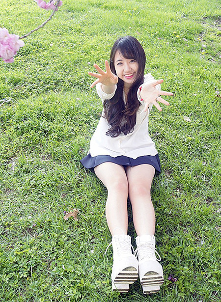 Với tính cách thân thiện, hòa đồng những hình ảnh của cô bạn khi chia sẻ trên trang cá nhân luôn hút hàng ngàn lượt like từ cộng đồng mạng.