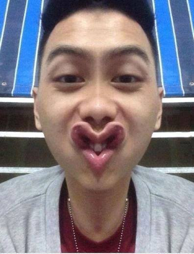 Đôi môi tỏ tình.