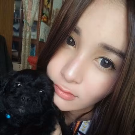 Được sự ủng hộ của mẹ, cô quyết tâm tự tiết kiệm để chi trả dần cho những ca phẫu thuật thẩm mỹ của mình. Tới nay, hầu hết những người nhìn thấy cô đều phải ngỡ ngàng.