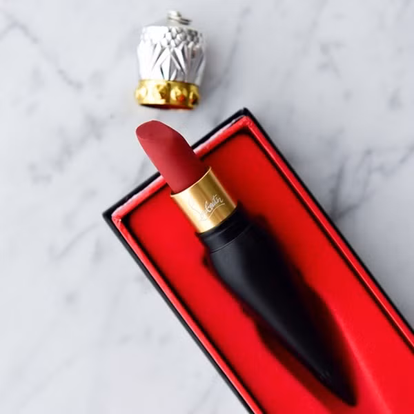 Kham pha it biet ve BST son Christian Louboutin tuyet dep