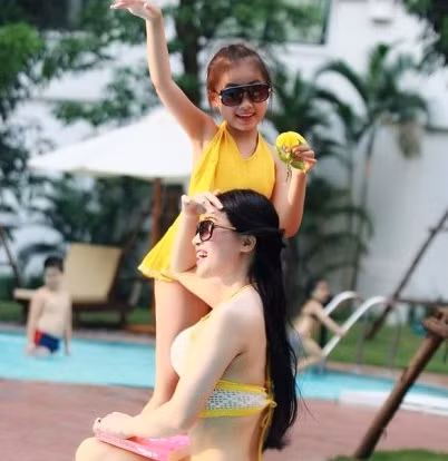 Chị Hạnh luôn đồng hành cùng cô con gái bé nhỏ.