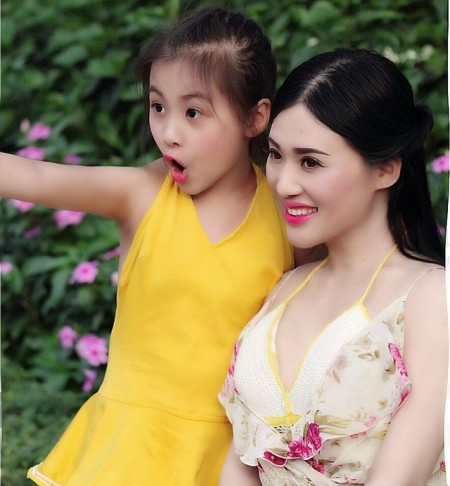 Những tạo hình của Đinh Thu Hạnh cùng cô con gái đáng yêu Bảo Hân.