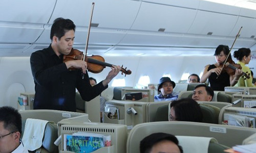 Bui Cong Duy trinh dien tren sieu may bay A350-900 XWB-Hinh-2