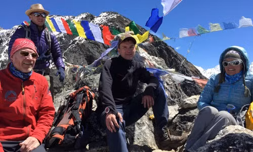 Dong dat o Nepal: Giam doc Google tu nan