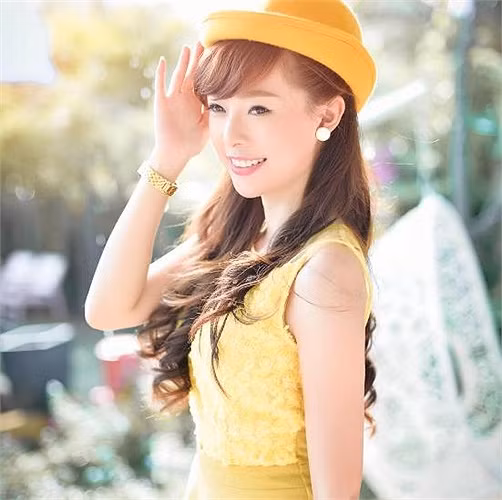 Cô cũng từng quay clip "Hoài mong" với ca sỹ Lý Hải và được mời tham gia hát, làm MC tại các sự kiện lớn.