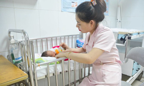 Mo cuu song thai nhi trong bung san phu bi tai nan