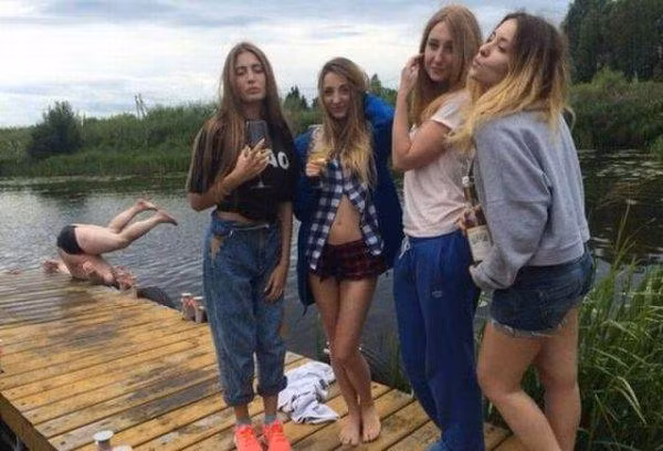 Chỉ tại chị em!