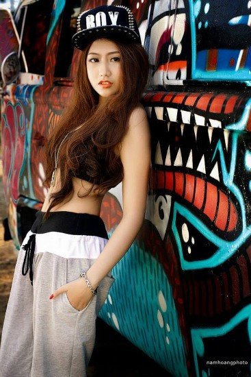 Câu nói yêu thích của Vy: "Kẻ mạnh nhất là kẻ thắng được chính bản thân mình". Vy có quan niệm sống: "Đừng sợ va chạm và hiểm nguy, đó là cơ hội chúng ta học về sự dũng cảm".