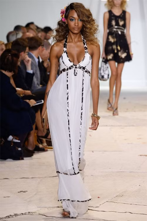 Nhiều người mẫu nổi tiếng gây chú ý tại show diễn này.