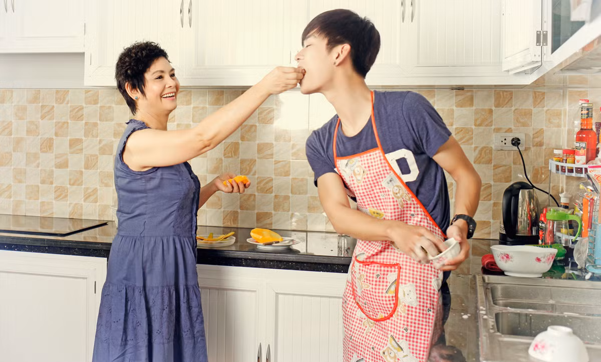 Còn Trần Nghĩa và Đức Đại đều cảm thấy rất thoải mái sau khi bộ ảnh được cộng đồng đón nhận. “Mới đầu bọn mình hơi lo vì chưa tham gia những chủ đề như này trước đó, phần nữa là sợ chưa diễn tả được trọn vẹn cảm xúc của một đôi yêu nhau cũng như khi bị phát hiện là người đồng tính. Rất may là cả hai đều đạt được sự tự nhiên, và được cô Minh Châu và ê kíp hướng dẫn nhiệt tình”, cả hai hào hứng cho biết.