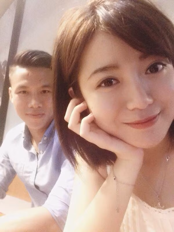 Trong ngày sinh nhật Ngọc Hải (15/5), bên cạnh rất nhiều lời chúc đến từ bạn bè còn có sự xuất hiện của hot girl fan MU Tú Linh, một trong những fan nữ bóng đá hot nhất thời điểm này.