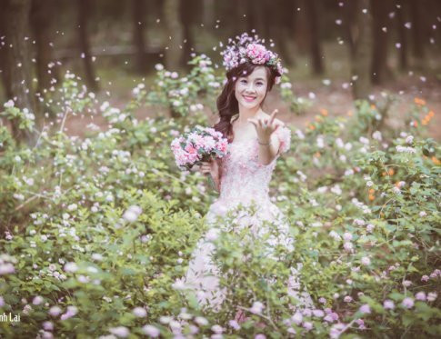 Cô là mẫu ảnh "ruột" của một shop trang phục cưới ở Thanh Hóa.