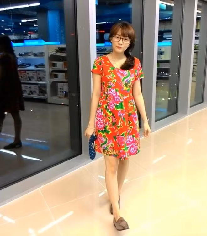 Chủ cửa hàng thời trang online, với hơn 35.000 thành viên, cho biết: "Do nhu cầu tăng nên chúng tôi phải nhập vải về liên tục. Để tránh trùng lặp và nhàm chán, cửa hàng cũng tạo ra các sản phẩm mới cách điệu từ họa tiết này".