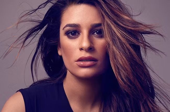 Bạn diễn của Lea Michele trong Glee, Kate Hudson đã công khai than phiền về cô: “Cô ta là ác mộng. Một lần khi phim dừng quay vì vấn đề kỹ thuật, cô ta búng tay gọi trợ lý kêu bận và cứ thế bỏ đi”.