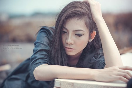 Bộ ảnh do nhiếp ảnh Long Phạm lên ý tưởng và người mẫu Thanh Trúc, cũng là bà mẹ đơn thân của bé gái ba tuổi thực hiện.