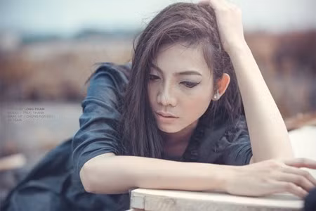 Bộ ảnh do nhiếp ảnh Long Phạm lên ý tưởng và người mẫu Thanh Trúc, cũng là bà mẹ đơn thân của bé gái ba tuổi thực hiện.